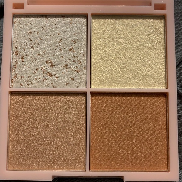Kinder glow highlighter pallet - Picture 2 of 3